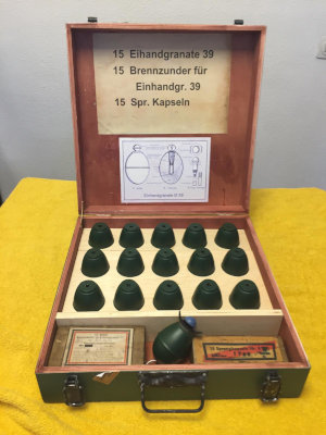 Impresion 3d recreacion historica granadas M39 con maletin