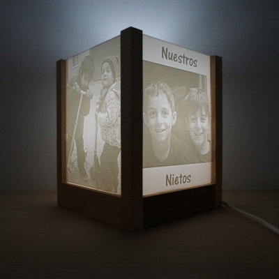 Lámpara litografía 3D con marco de madera